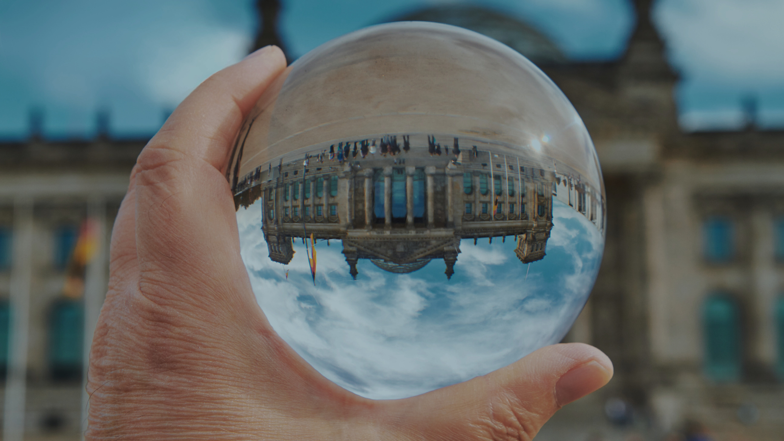 Säkulare Mehrheiten in Deutschland: Neue fowid-Studie zeigt klare Zustimmung zu religiös-weltanschaulich neutraler Politik