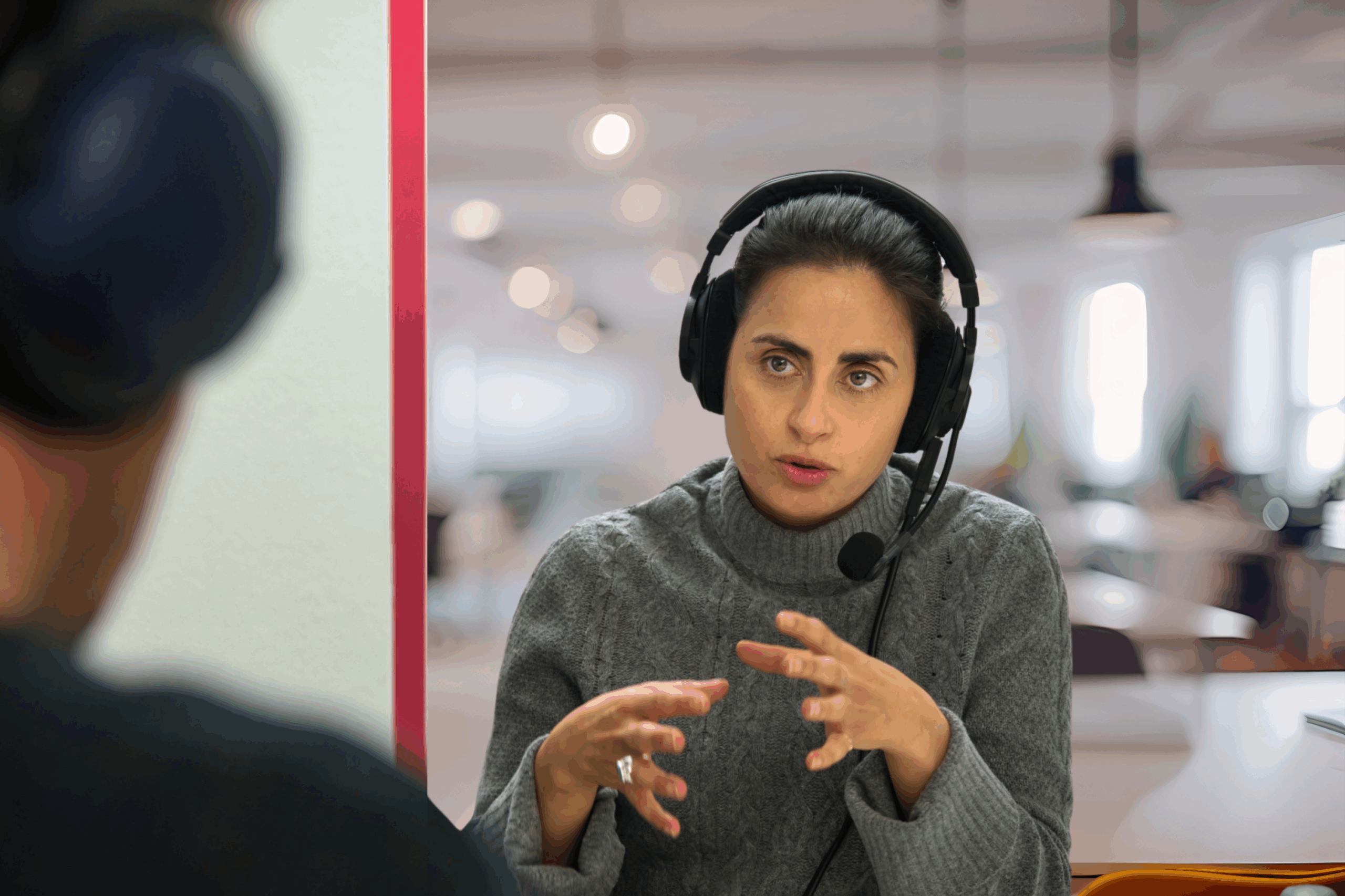 Podcast mit Sineb El Masrar: „Angst ist kein guter Ratgeber“